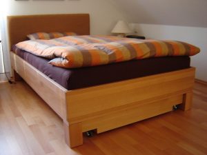 Bett vom Schreiner